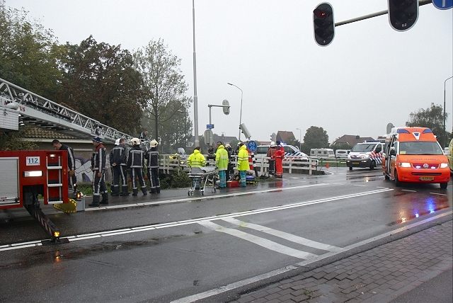 2010/261/GB 20100930 005 Hoofdweg voertuig te water.jpg